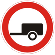 Табличка с прицепом под знаком. Знаки движение пешеходов запрещено, движение на велосипедах запрещено, движение с прицепом запрещено